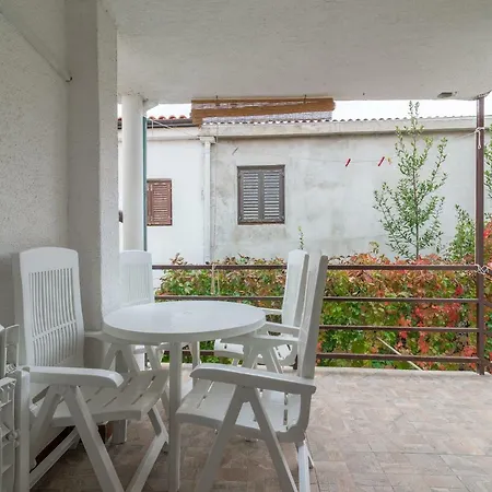 Domi Apartment Vir