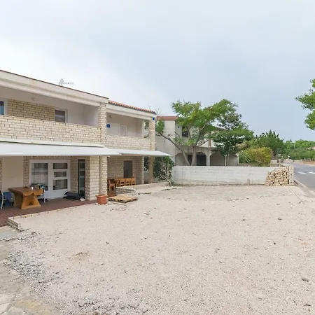 Apartment Domi Vir
