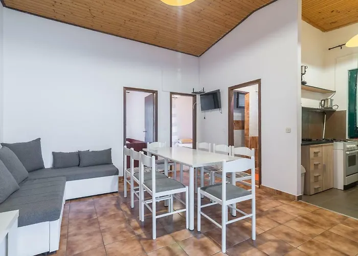 Apartament Domi *